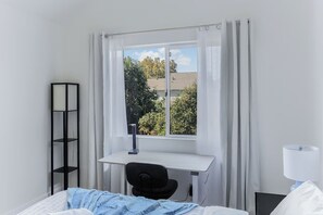 4 habitaciones, tabla de planchar con plancha, internet y ropa de cama 