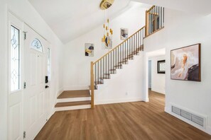 المنشأة من الداخل