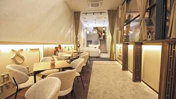 3 bar/lounge