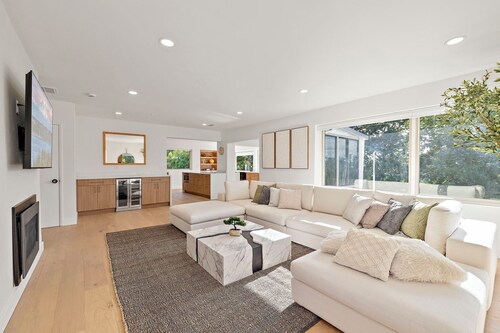 Sunlit & Spacious Seattle Home near Space Needle