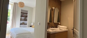 Comfortable apartment, wine-growing village, opposite the château, near Beaune