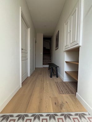 المنشأة من الداخل