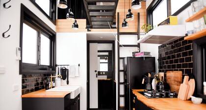 Serene Mountain Retreat in Jindabyne - Private Tiny Home