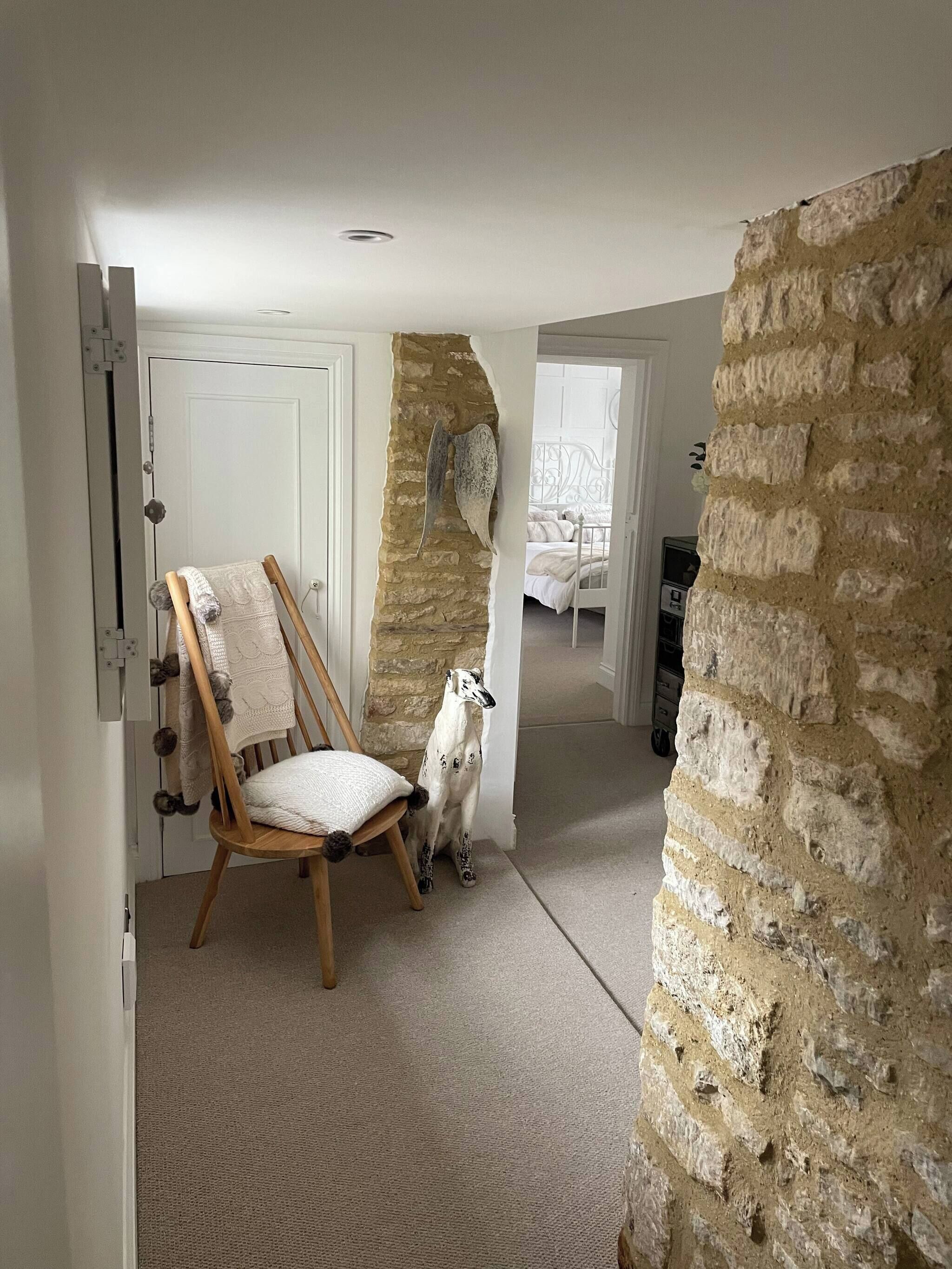 4 عدّة غرف نوم ومكواة/لوح كي وخدمة الإنترنت وملاءات أسرّة