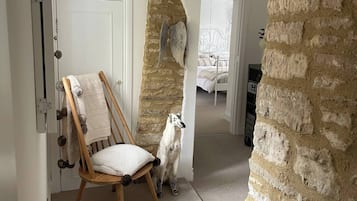 4 bedrooms, iron/ironing board, Internet, bed sheets