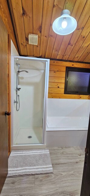 Shower, towels - Farm House close to town (Pukekohe)