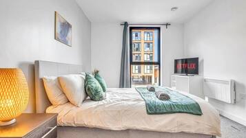 2 bedrooms, internet, bed sheets, wheelchair access