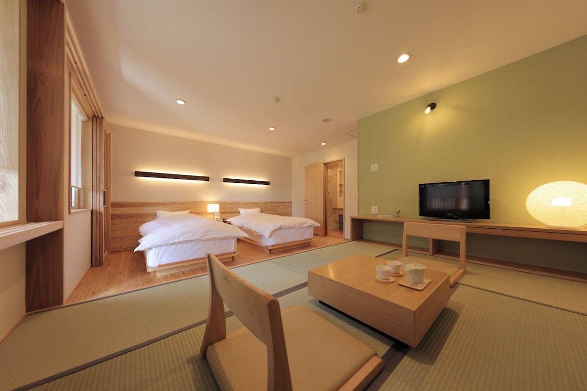 Quarto duplo superior, sacada, vista para a montanha | Cofres nos quartos, escrivaninha, Wi-Fi de cortesia