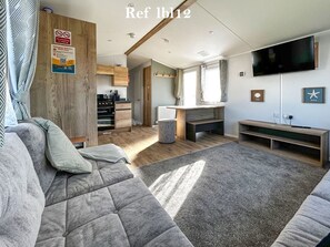 TV - Luxury caravan - Parkdean Resort Camber Sands - sleeps 8 - Pet Friendly - lbl12 (Camber)