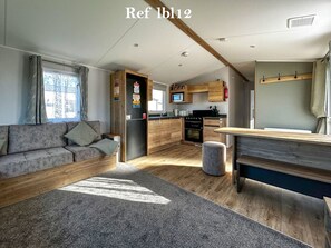 TV - Luxury caravan - Parkdean Resort Camber Sands - sleeps 8 - Pet Friendly - lbl12 (Camber)