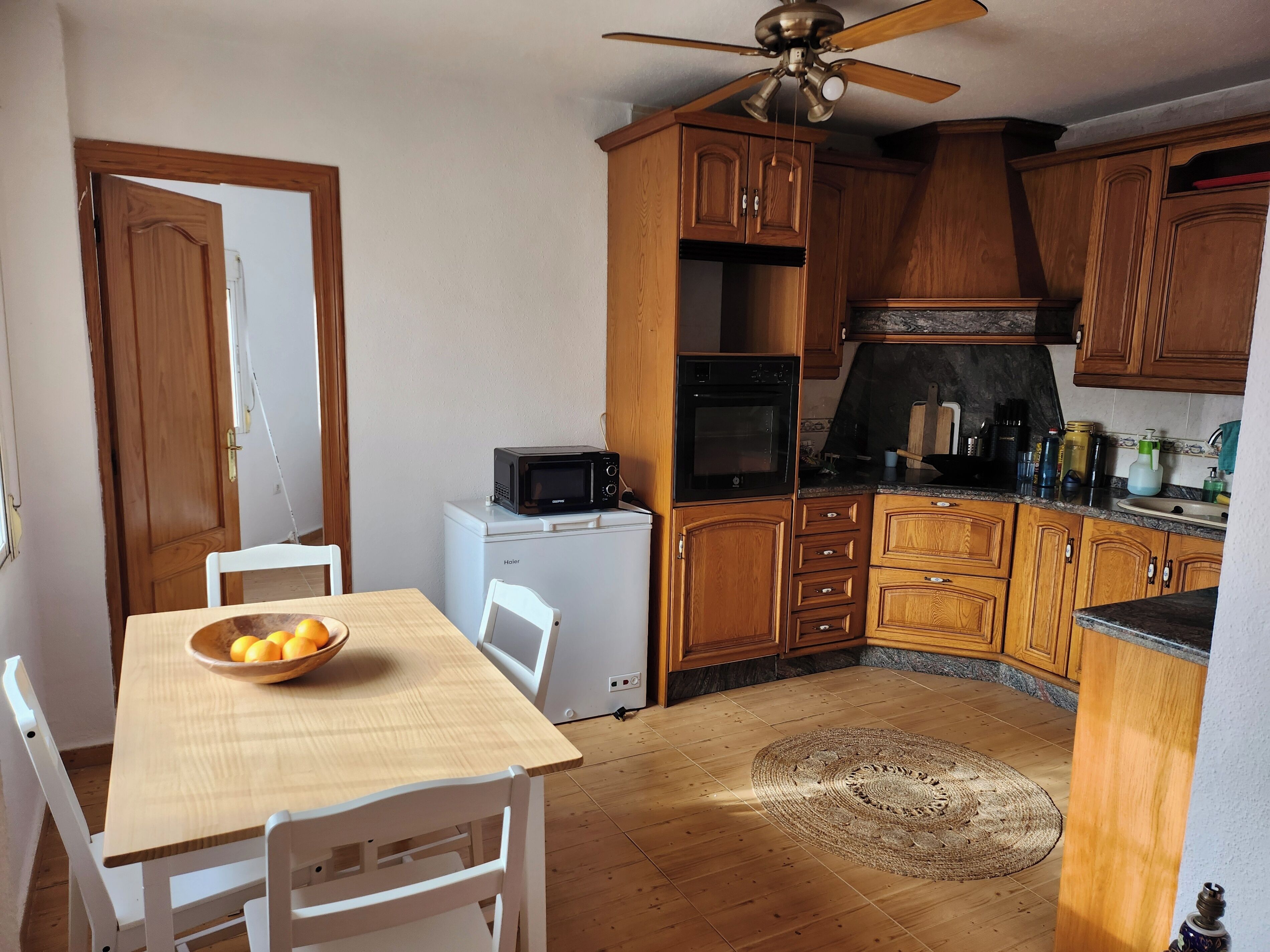 Fridge, oven, stovetop, electric kettle