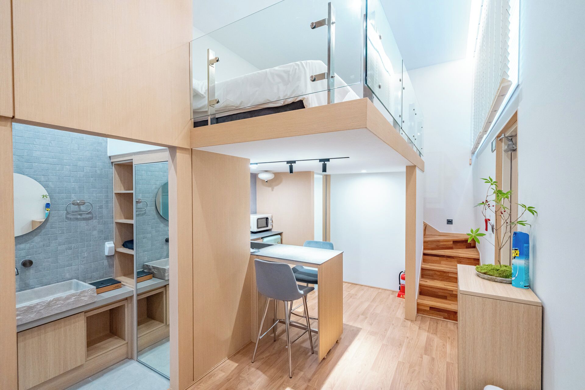 Hinoki Garden Villa 04 | Premium bedding, free minibar, desk, blackout drapes