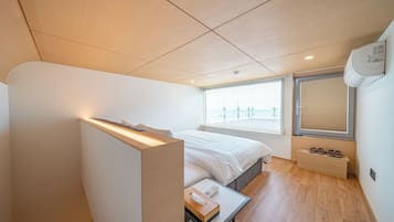 Ocean View Private Pool Villa 08 | Hochwertige Bettwaren, kostenlose Minibar, Schreibtisch