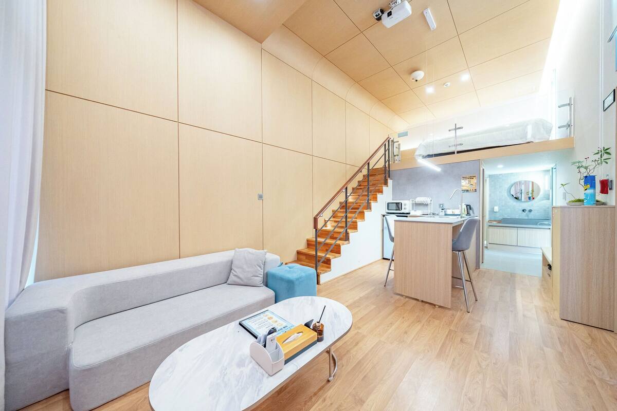 Ropa de cama de alta calidad y minibar con artículos gratuitos 