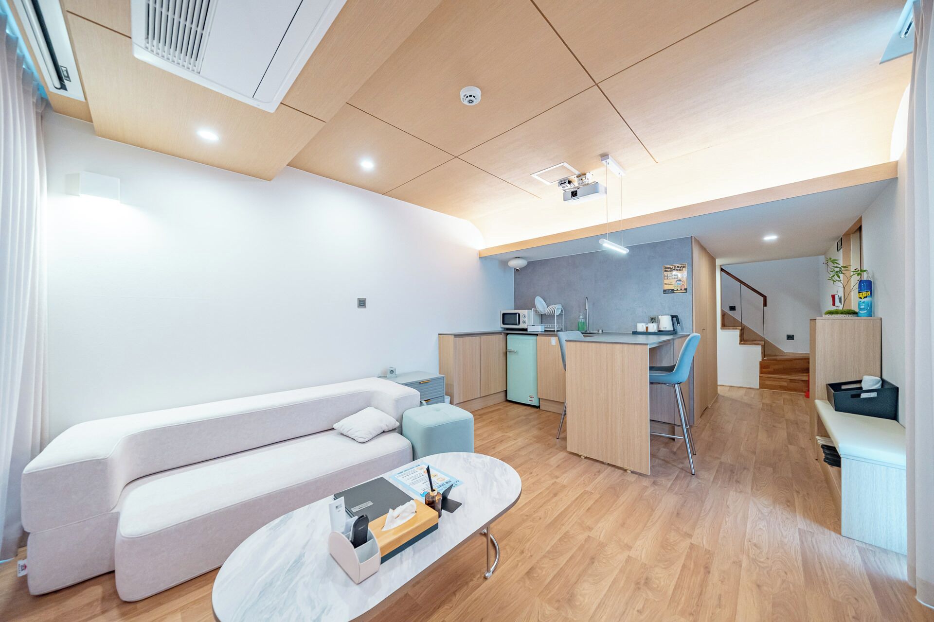 Ocean View Private Pool Villa 07 | Ropa de cama de alta calidad y minibar con artículos gratuitos