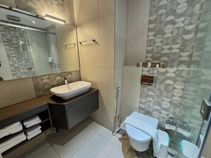 Deluxe Double or Twin Room | In-room safe, laptop workspace, blackout drapes, iron/ironing board