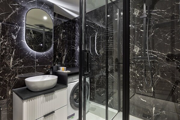 Shower, hair dryer, towels