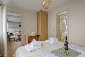 2 bedrooms, desk, iron/ironing board, bed sheets