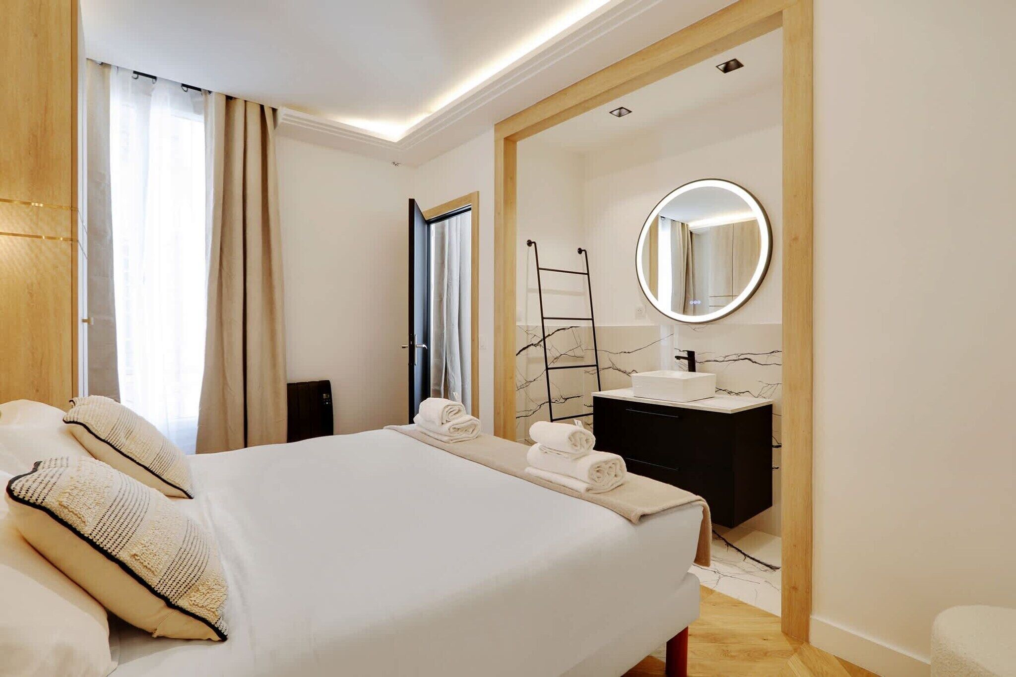 2 bedrooms, desk, iron/ironing board, free WiFi