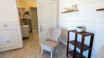 Suíte família, varanda | Frigobar, cofres nos quartos, quartos à prova de som, Wi-Fi de cortesia