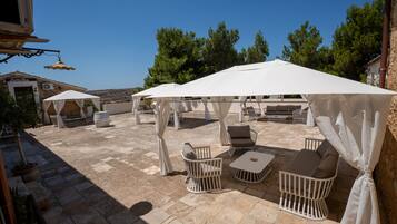 In-room safe, soundproofing, free WiFi