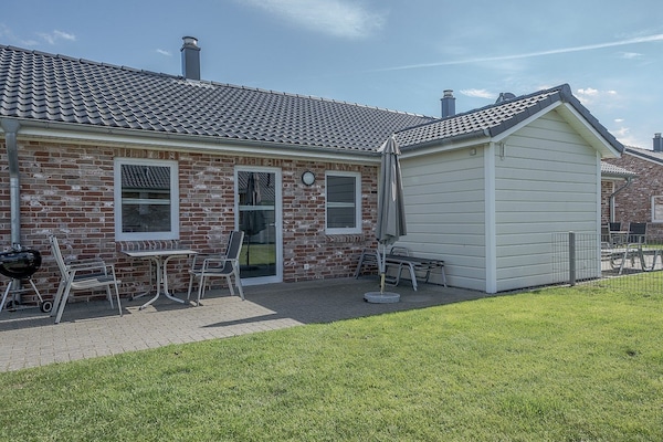 Ferienhaus Chaplin mit Kamin und eingezäuntem Garten