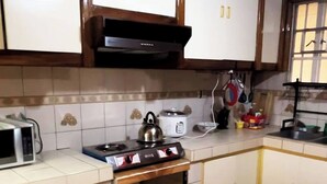 House, 3 Bedrooms, Smoking, Balcony | Interior - 3 Bedroom House in the Heart of Baguio With Garage (Baguio)
