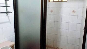 House, 3 Bedrooms, Smoking, Balcony | Bathroom