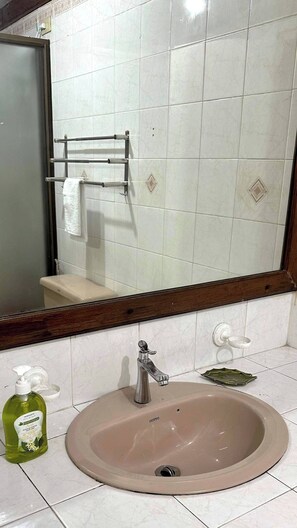 House, 3 Bedrooms, Smoking, Balcony | Bathroom - 3 Bedroom House in the Heart of Baguio With Garage (Baguio)