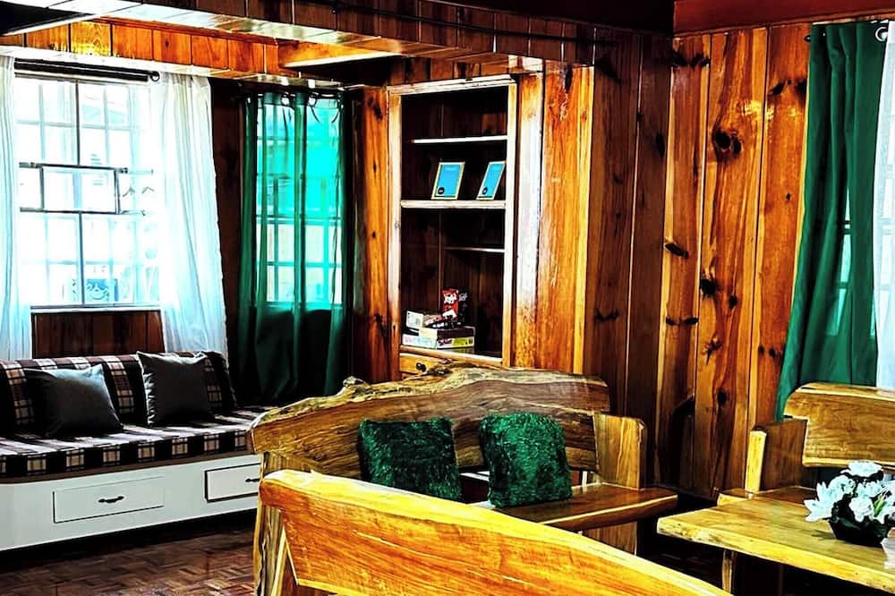 3 Bedroom House in the Heart of Baguio With Garage