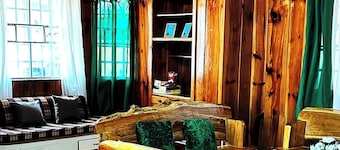 3 Bedroom House in the Heart of Baguio With Garage