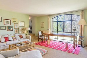 Smart TV, estéreo y oficina 