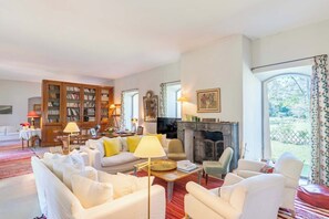 Smart TV, estéreo y oficina 