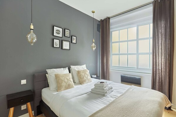 3 bedrooms, desk, iron/ironing board, Internet