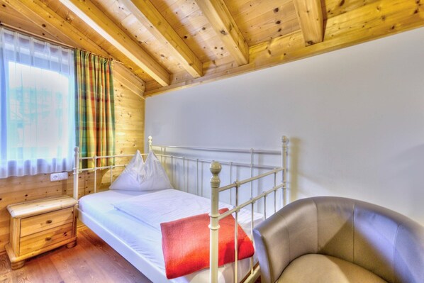 3 bedrooms, travel crib, free WiFi