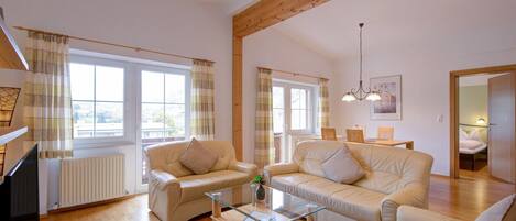 Smart-TV, DVD-Player, Stereoanlage