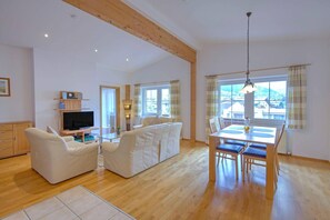 Unclassified image, 5 of 40, button