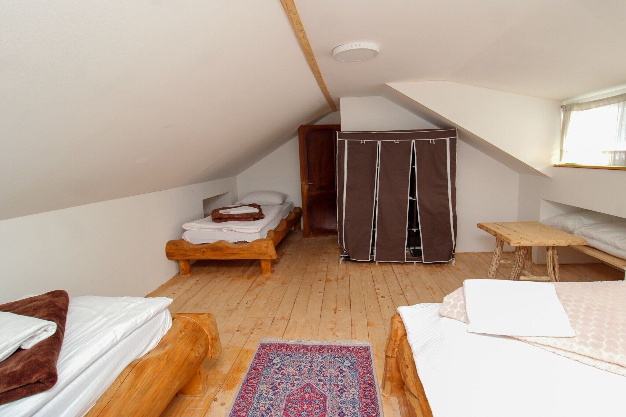 2 bedrooms, travel crib, free WiFi