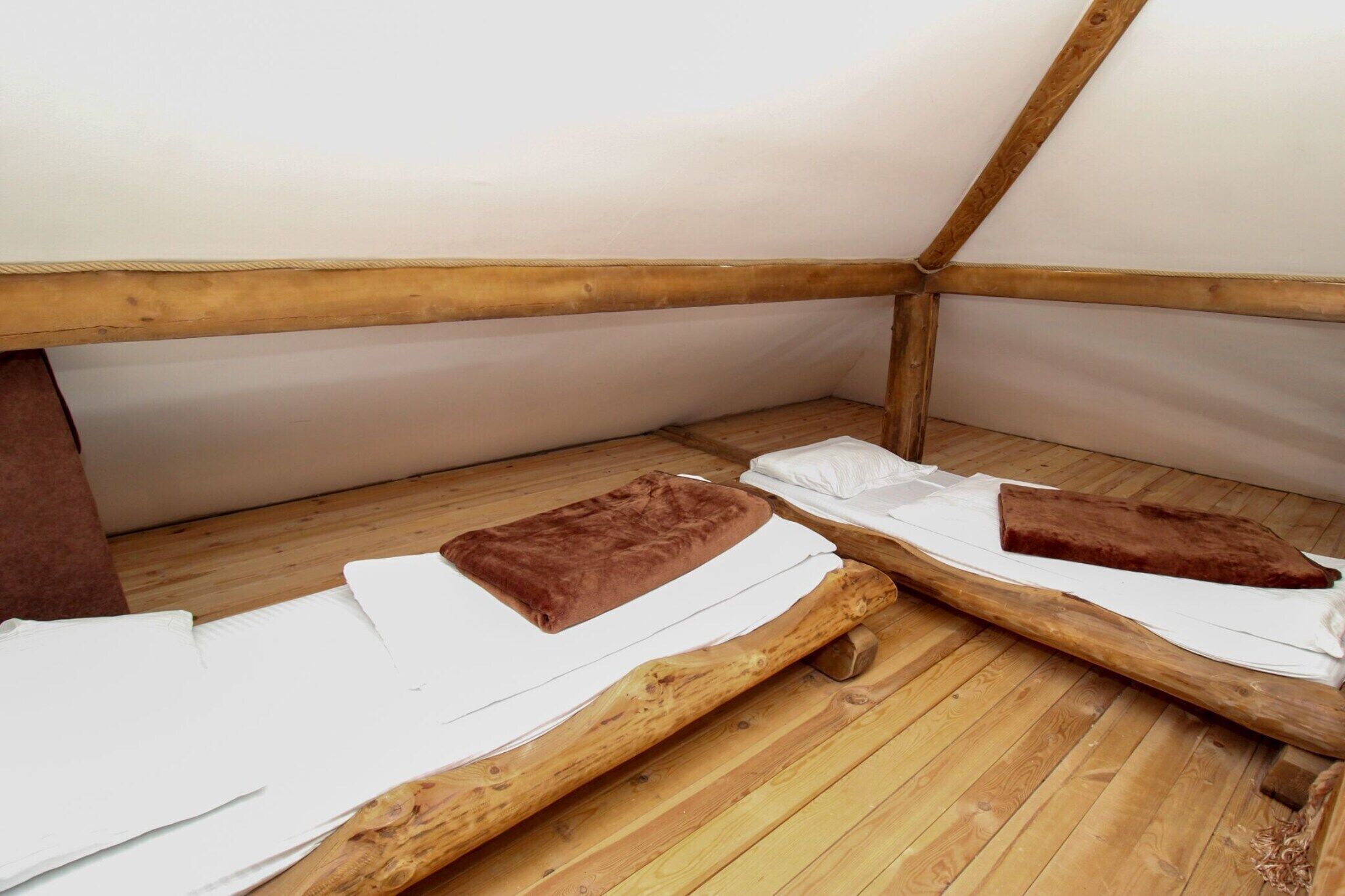 2 bedrooms, travel crib, free WiFi