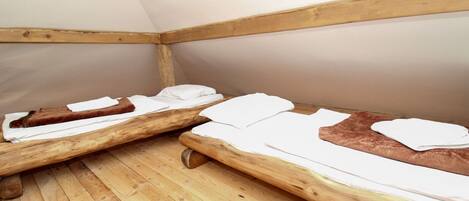 2 bedrooms, travel crib, free WiFi