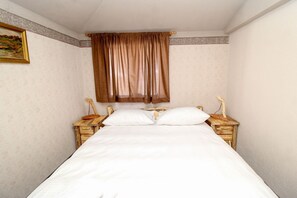 1 bedroom, travel cot, free WiFi