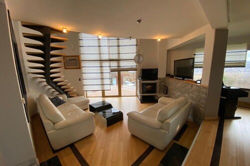 Five Bedroom Villa with Terrace and Garden