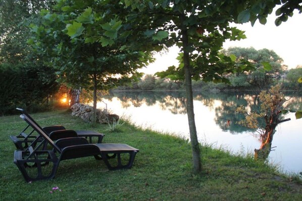 Property grounds - Four bedroom house with river view (Bihać)