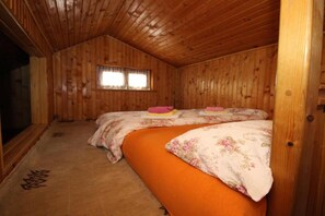 4 bedrooms, iron/ironing board, travel crib, free WiFi
