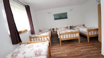 4 bedrooms, iron/ironing board, travel crib, free WiFi