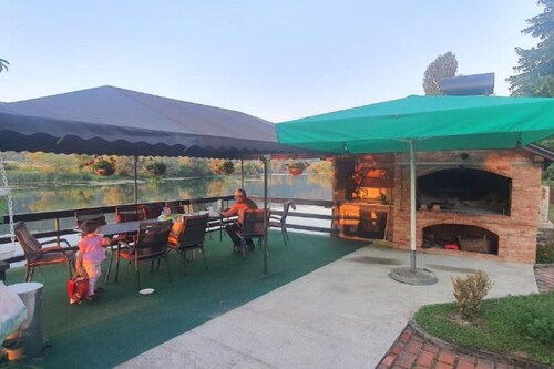 Four bedroom house with river view