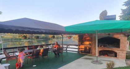 Four bedroom house with river view