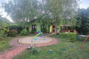 Children's area - Four bedroom house with river view (Bihać)