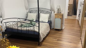 Iron/ironing board, free WiFi, bed sheets