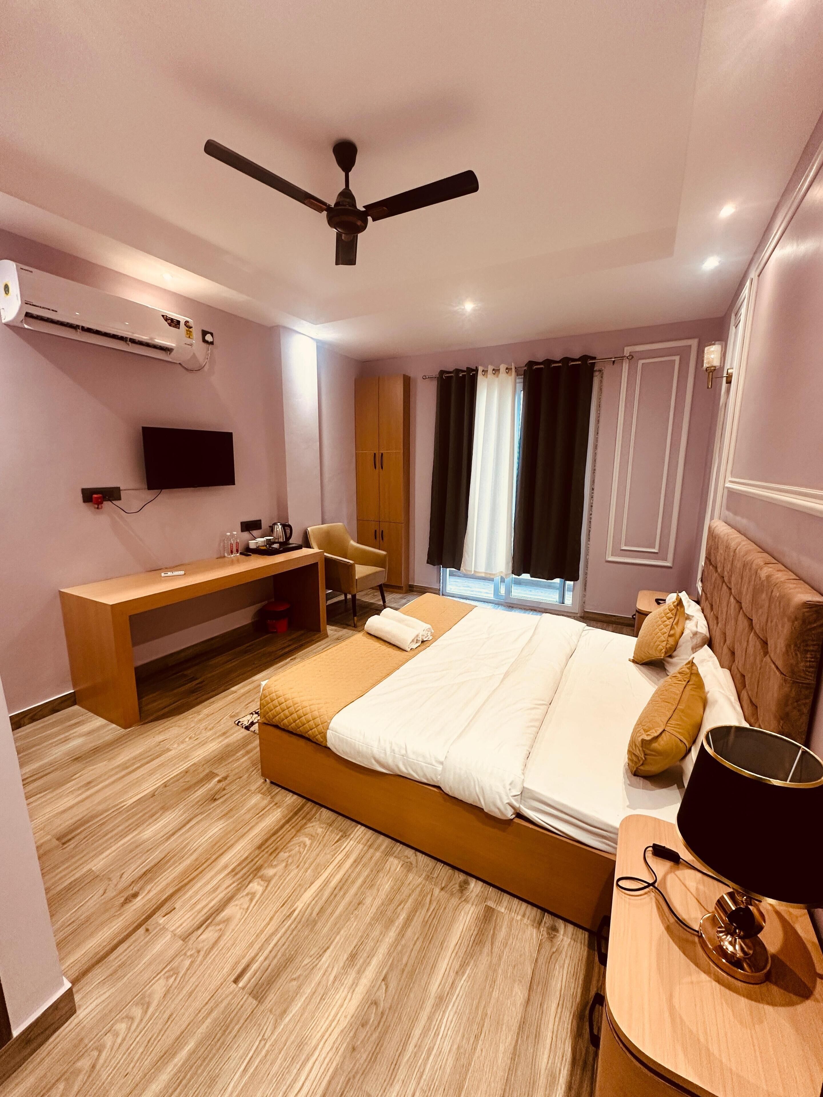 Premium kamer | Een bureau, een laptopwerkplek, gratis wifi